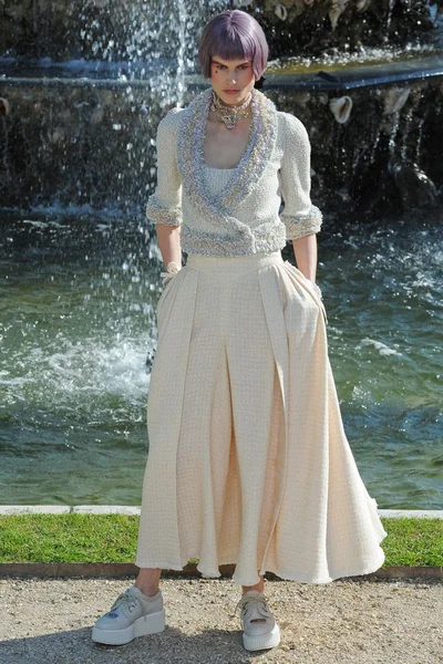 Look 11